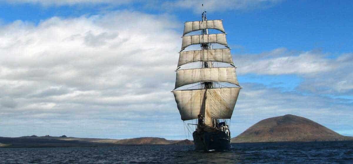 galapagos-cruises-type-sailing